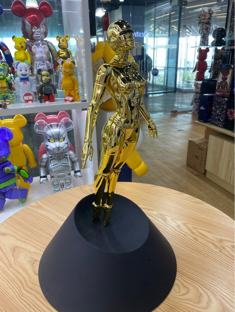 Sorayama Sexy Robot Floating 1/4 Scale Figure Gold Version – Sugoi 
