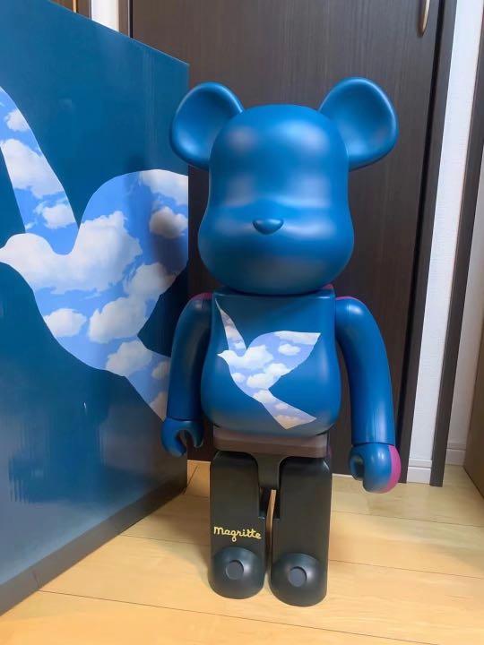 BE@RBRICK x Rene Magritte 1000% “L’oiseau de ciel 1965/La belle societe 1965” bearbrick